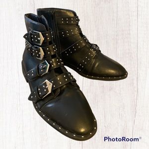 Ankle buckle boots Forever 21